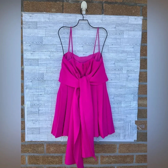 LBV Crepe Pleated Day Dress in fuschia size 6 - Picture 8 of 17